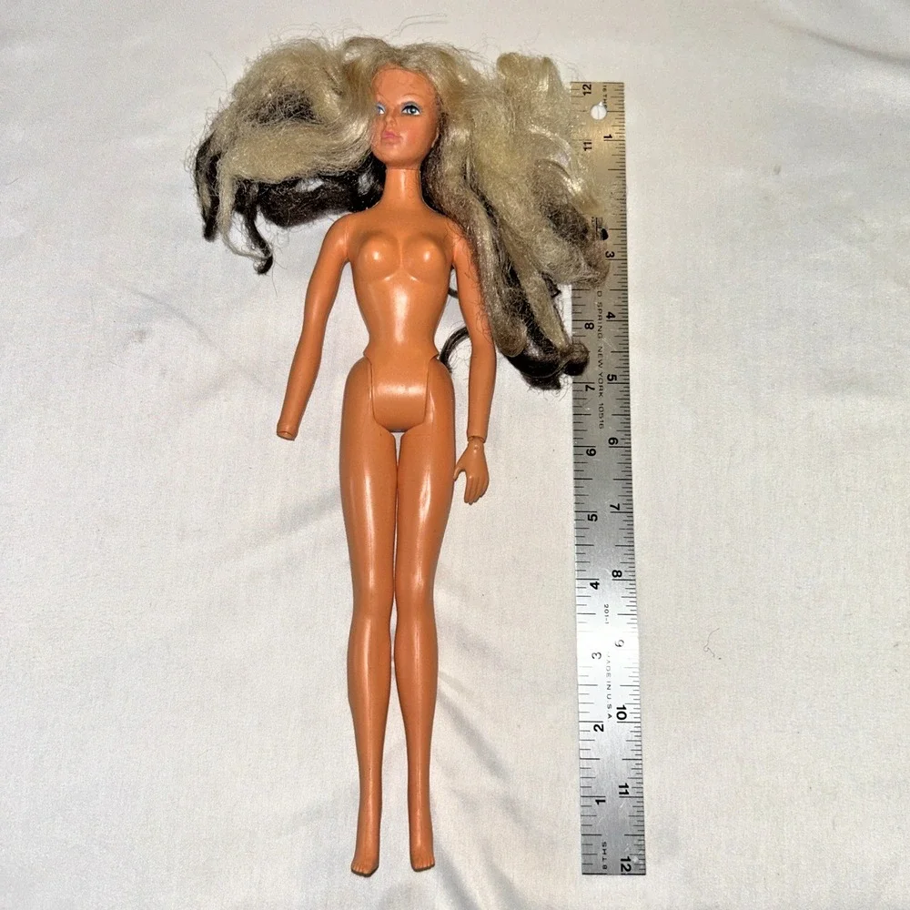 Vintage 1975 IDeal Tuesday Taylor Doll ‎ Blonde/Black Hair Head Swivels
